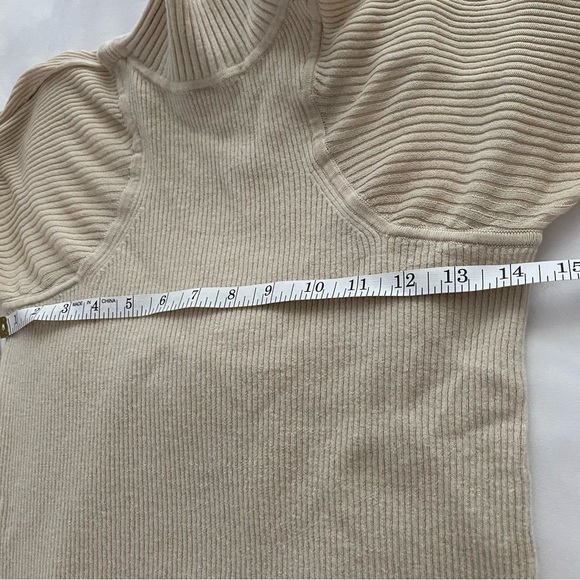 Lululemon Natural Ivory Merino Wool Mockneck Light Sweater Long Sleeve size M - Picture 14 of 16